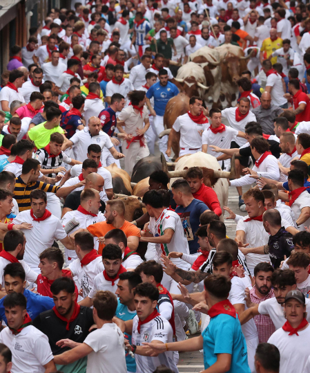Fotos del sexto encierro de San Fermín 2026 en Pamplona