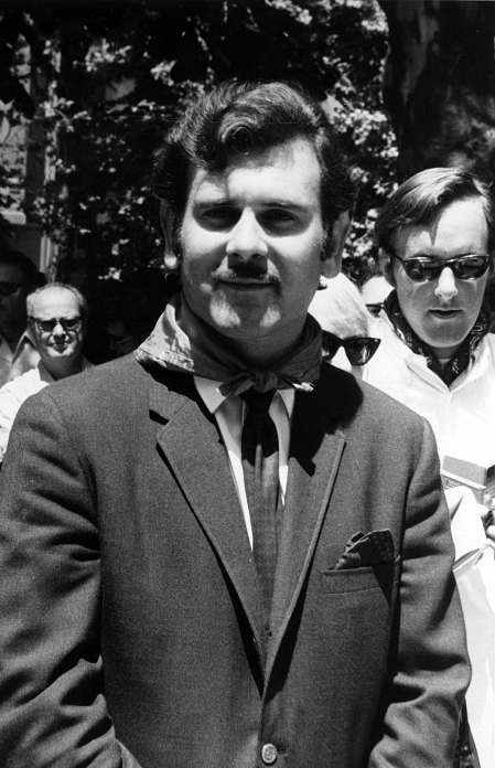 Luis Sanguino, escultor español y autor del busto del escritor Hemingway. Zubieta y Retegui.