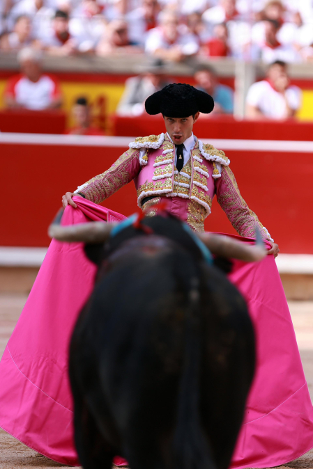 Los diestros Jiménez Fortes, Fernando Adrián y Samuel Navalón se enfrentaron a los astados de La Palmosilla en la sexta corrida de la Feria del Toro 2026
