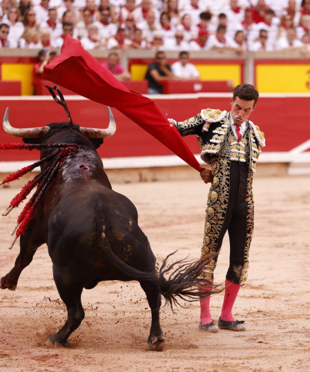 Los diestros Jiménez Fortes, Fernando Adrián y Samuel Navalón se enfrentaron a los astados de La Palmosilla en la sexta corrida de la Feria del Toro 2026