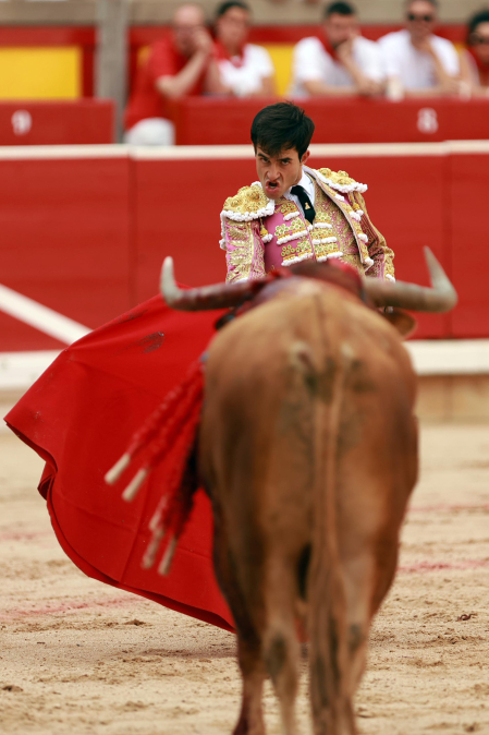 Los diestros Jiménez Fortes, Fernando Adrián y Samuel Navalón se enfrentaron a los astados de La Palmosilla en la sexta corrida de la Feria del Toro 2026