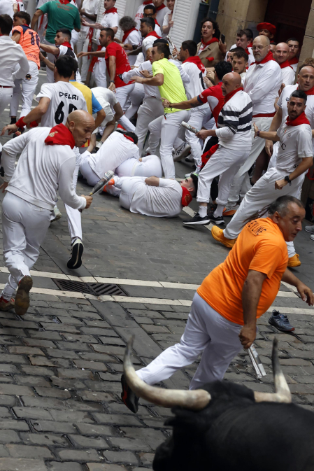 Fotos del séptimo encierro de San Fermín 2026 con toros de Miura.