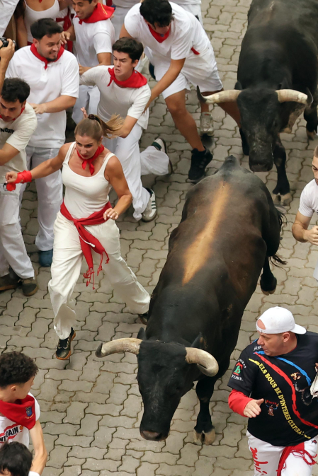 Fotos del séptimo encierro de San Fermín 2026 con toros de Miura.