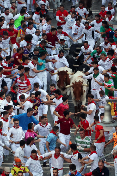 Fotos del octavo encierro de San Fermín 2026 con toros de la ganadería de Jandilla en el tramo de Telefónica.