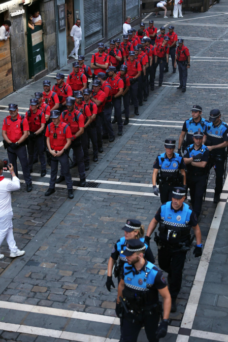 Fotos del octavo encierro de San Fermín 2026 con toros de la ganadería de Jandilla en la calle Estafeta.