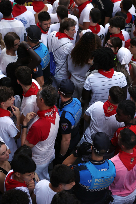 Fotos del octavo encierro de San Fermín 2026 con toros de la ganadería de Jandilla en la calle Estafeta.