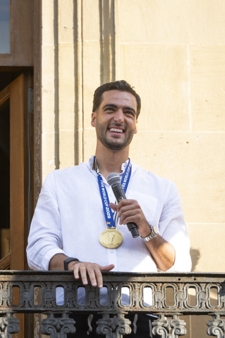 Fotos del recibimiento a Mikel Merino y Javier López Vallejo en el Palacio de Navarra