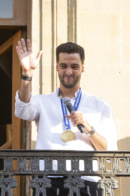 Fotos del recibimiento a Mikel Merino y Javier López Vallejo en el Palacio de Navarra