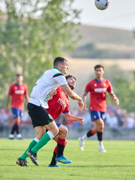 Fotos del amistoso entre Osasuna y Racing en Mendigorria