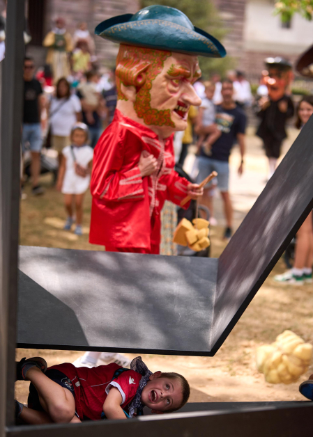 Misa mayor, comparse y celebraciones en la calle en el día grande de las fiestas 2026 de Elizondo