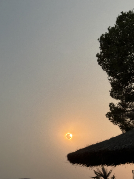 Impresionante eclipse desde la piscina de Valtierra