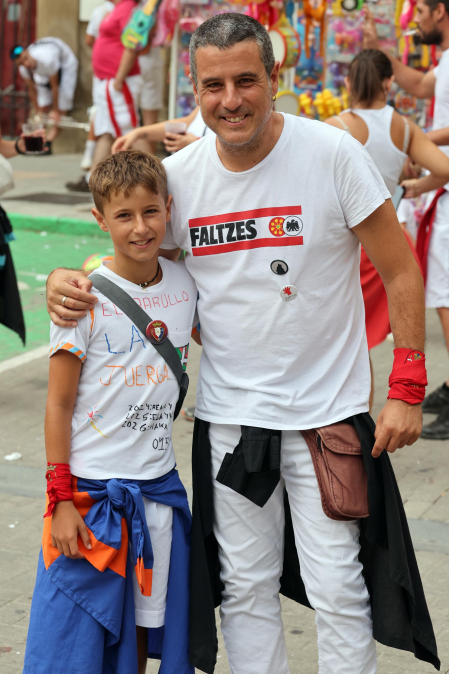 Fotos del cohete de inicio de fiestas en Falces