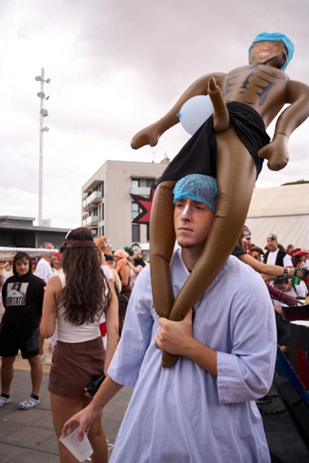 Foto del desfile de carrozas durante las fiestas de Noáin 2026