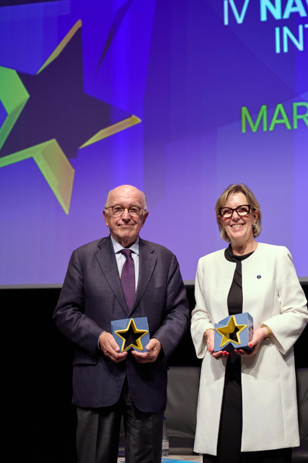 Fotos de la entrega del IV Premio Internacional Navarra Puerta de Europa en la jornada de clausura de los VIII Cursos Europeos de Verano