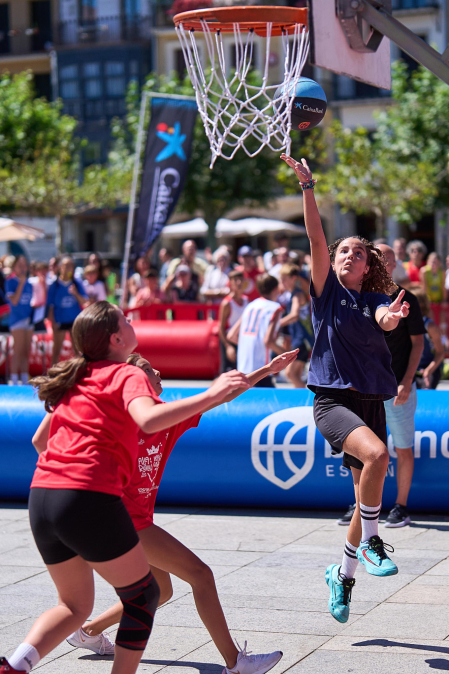 Fotos del Circuito 3x3 CaixaBank de baloncesto en la plaza del Castillo