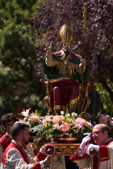 Foto de la procesión por las calles de Pamplona con motivo del 250 aniversario del retablo de la Virgen del Camino