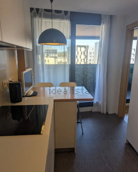 Zona de comedor en la cocina con salida a la terraza