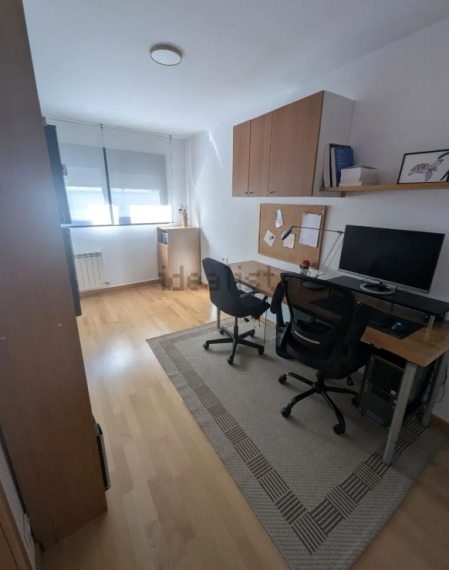 Habitación habilitada como zona de estudio