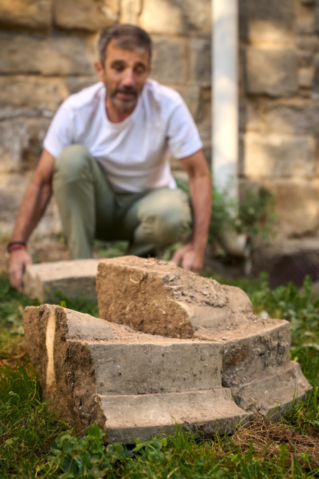 Fotos de los hallazgos arqueológicos encontrados en las excavaciones en la trasera de la catedral de Pamplona