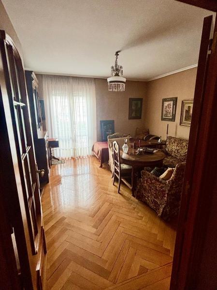 Suelo de madera en espiga en el salón
