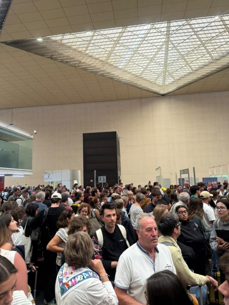 Pasajeros en la estación de tren de Delicias de Zaragoza