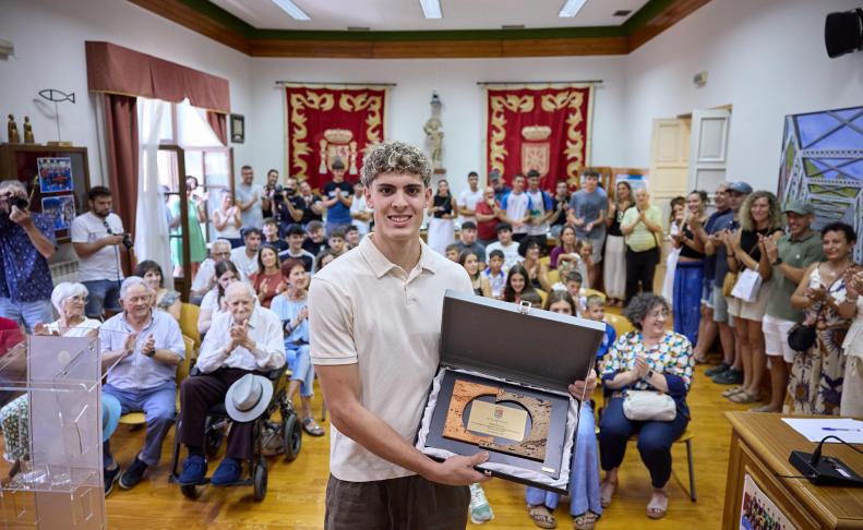 Fotos del homenaje sorpresa de Sangüesa a Adrián Sola
