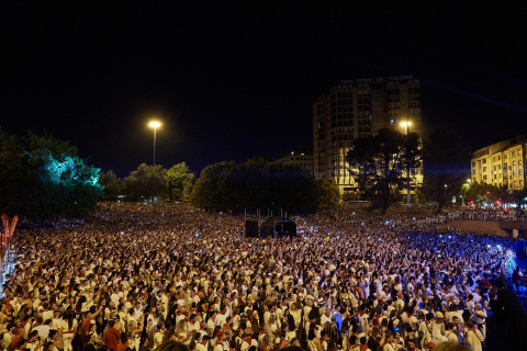 Concierto de Camela en la Plaza de los Fueros de Pamplona durante San Fermín.