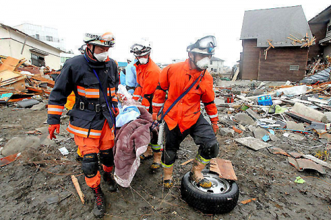 Labores de rescate y reconstrucción en Japón