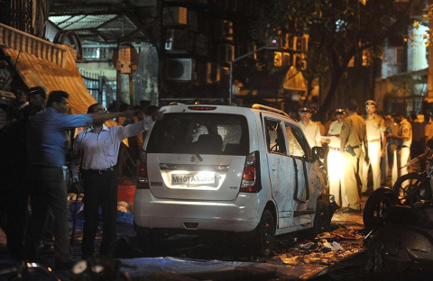 Un triple atentado simultáneo en Bombay ha causado al menos ocho víctimas mortales.