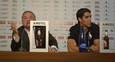 Raúl García ha sido presentado en el Reyno de Navarra como nuevo jugador de Osasuna. Antes, se ha entrenado en las instalaciones de Tajonar por primera vez con sus nuevos compañeros.