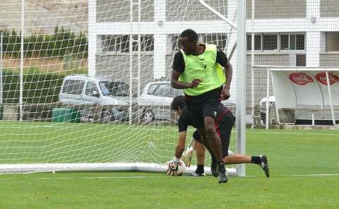 Primer entrenamiento de Lamah, el último fichaje de Osasuna, en Tajonar el miércoles 24 de agosto de 2011