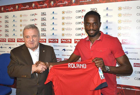 El extremo belga de origen marfileño Roland Lamah, de 23 años, ha sido presentado oficialmente este martes como nuevo jugador de Osasuna para las tres próximas temporadas -con opción a una cuarta-. El traspaso se ha cerrado por un millón de euros y la cláusula del jugador pasará a ser de 7 millones.
