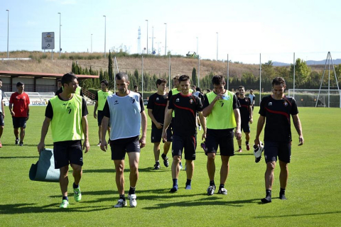La plantilla de Osasuna ha realizado un corto pero intenso entrenamiento este jueves en Tajonar. Durante una hora, los jugadores de José Luis Mendilibar han trabajado la presión a gran ritmo con diferentes ejercicios.