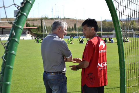 La plantilla de Osasuna ha realizado un corto pero intenso entrenamiento este jueves en Tajonar. Durante una hora, los jugadores de José Luis Mendilibar han trabajado la presión a gran ritmo con diferentes ejercicios.