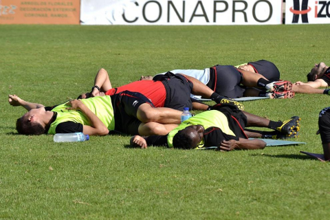 La plantilla de Osasuna ha realizado un corto pero intenso entrenamiento este jueves en Tajonar. Durante una hora, los jugadores de José Luis Mendilibar han trabajado la presión a gran ritmo con diferentes ejercicios.