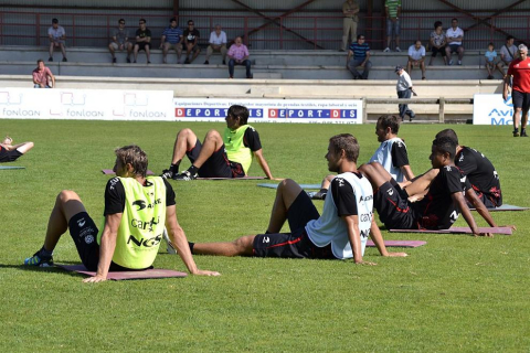 La plantilla de Osasuna ha realizado un corto pero intenso entrenamiento este jueves en Tajonar. Durante una hora, los jugadores de José Luis Mendilibar han trabajado la presión a gran ritmo con diferentes ejercicios.