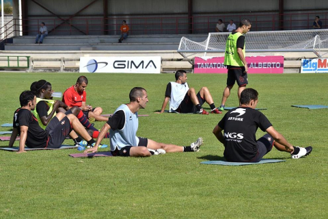 La plantilla de Osasuna ha realizado un corto pero intenso entrenamiento este jueves en Tajonar. Durante una hora, los jugadores de José Luis Mendilibar han trabajado la presión a gran ritmo con diferentes ejercicios.