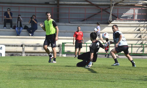 La plantilla de Osasuna ha realizado un corto pero intenso entrenamiento este jueves en Tajonar. Durante una hora, los jugadores de José Luis Mendilibar han trabajado la presión a gran ritmo con diferentes ejercicios.