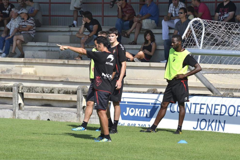 La plantilla de Osasuna ha realizado un corto pero intenso entrenamiento este jueves en Tajonar. Durante una hora, los jugadores de José Luis Mendilibar han trabajado la presión a gran ritmo con diferentes ejercicios.