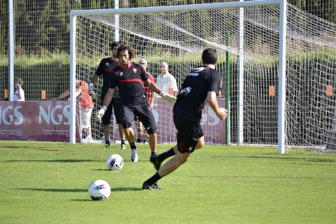 La plantilla de Osasuna ha realizado un corto pero intenso entrenamiento este jueves en Tajonar. Durante una hora, los jugadores de José Luis Mendilibar han trabajado la presión a gran ritmo con diferentes ejercicios.