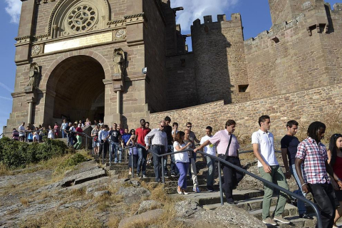 Osasuna fue a Javier para realizar la tradicional ofrenda al santo y se encontró con varios aficionados que se habían acercado para conocer a los jugadores