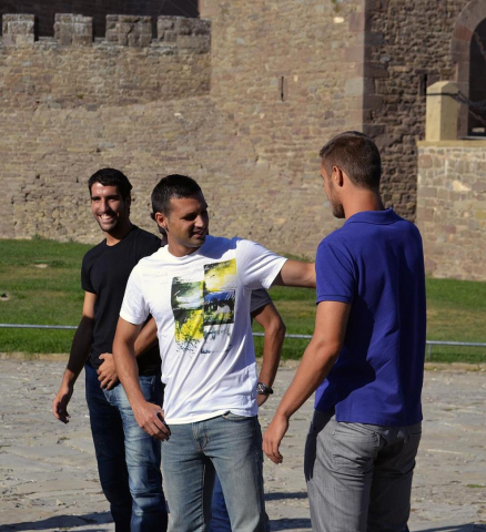 Osasuna fue a Javier para realizar la tradicional ofrenda al santo y se encontró con varios aficionados que se habían acercado para conocer a los jugadores