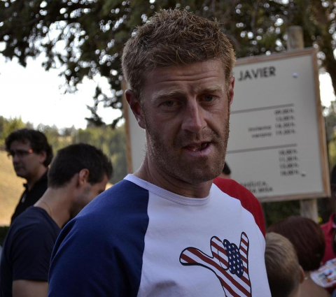 Osasuna fue a Javier para realizar la tradicional ofrenda al santo y se encontró con varios aficionados que se habían acercado para conocer a los jugadores