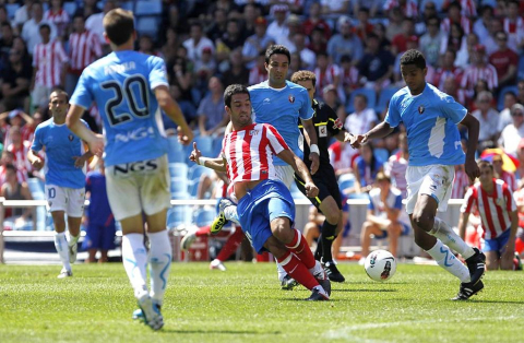 Osasuna consigue un empate en el Vicente Calderón en la segunda jornada de la temporada 2011/2012.