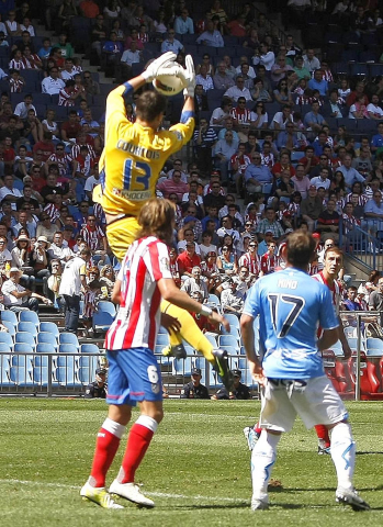 Osasuna consigue un empate en el Vicente Calderón en la segunda jornada de la temporada 2011/2012.