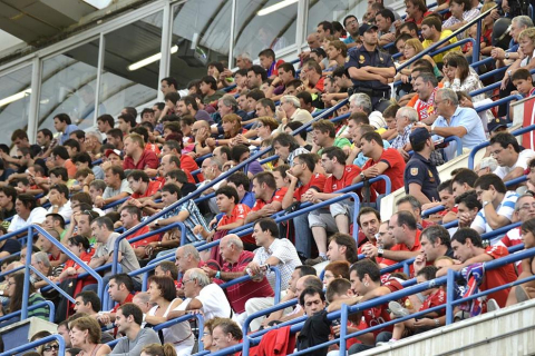 ¿Has estado en el Reyno de Navarra viendo el Osasuna-Sporting? Búscate en la grada entre los aficionados rojillos.
