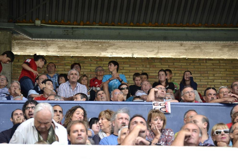 ¿Has estado en el Reyno de Navarra viendo el Osasuna-Sporting? Búscate en la grada entre los aficionados rojillos.