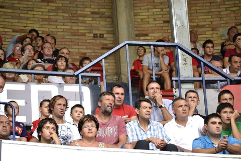 ¿Has estado en el Reyno de Navarra viendo el Osasuna-Sporting? Búscate en la grada entre los aficionados rojillos.