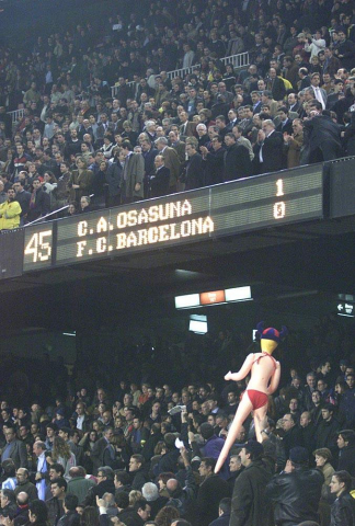Repasa los Barcelona-Osasuna a través de imágenes de sus enfrentamientos en el Camp Nou