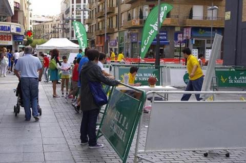 Para recaudar fondos para la bolsa de trabajo de personas discapacitadas, la Federación Navarra de Baloncesto y COCEMFE han organizado una jornada deportiva